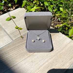 Necklace and earrings set